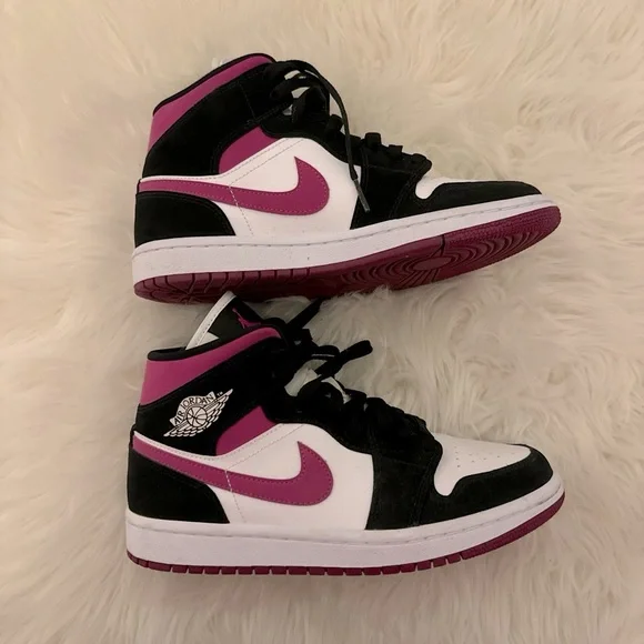 Nike Air Jordan 1
Retails for $289 - Picture 2 of 3